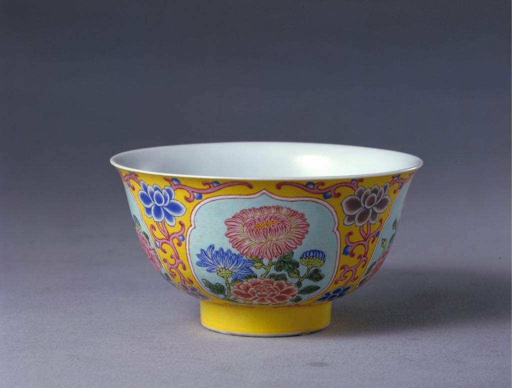 图片[1]-Yellow ground enamel flower bowl-China Archive